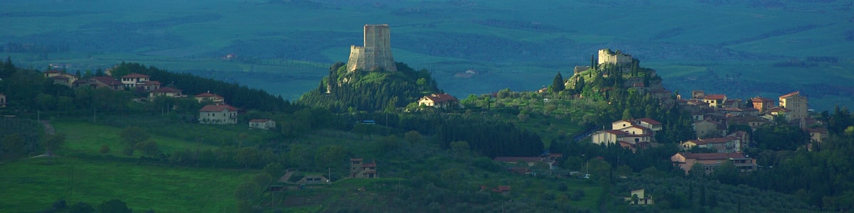 Scorcio panoramico con la Rocca di Tentennano e le rovine della Rocca degli Aldobrandeschi